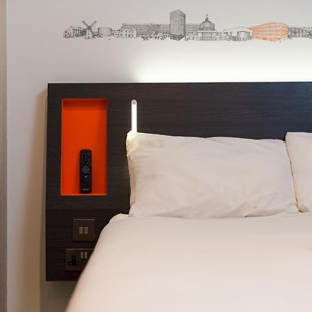 Easyhotel Milton Keynes Buitenkant foto