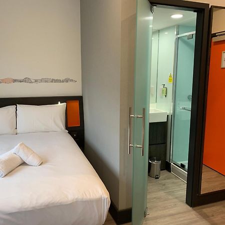 Easyhotel Milton Keynes Buitenkant foto