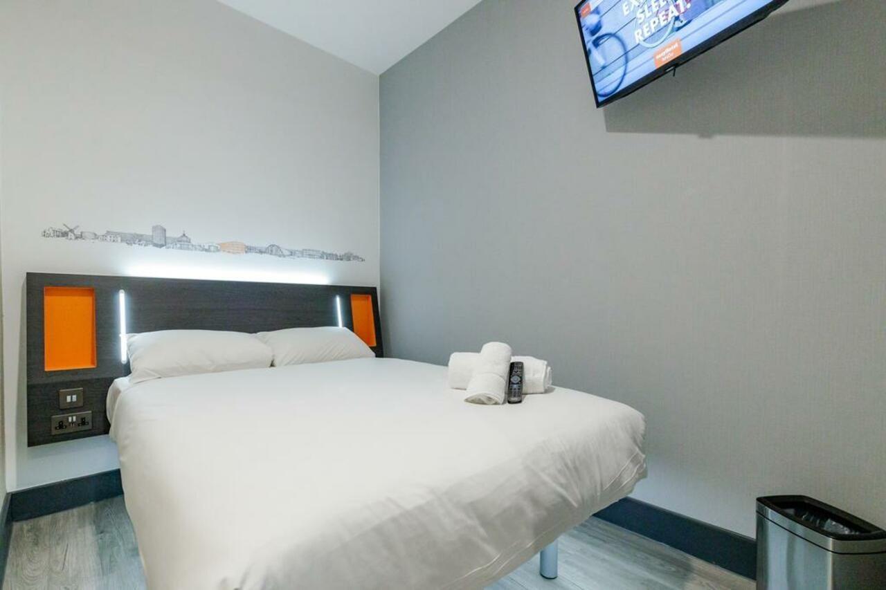 Easyhotel Milton Keynes Buitenkant foto