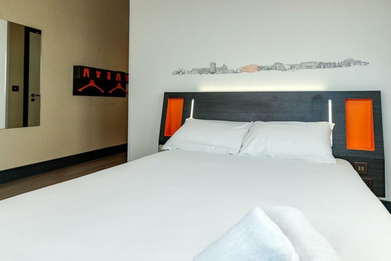 Easyhotel Milton Keynes Buitenkant foto
