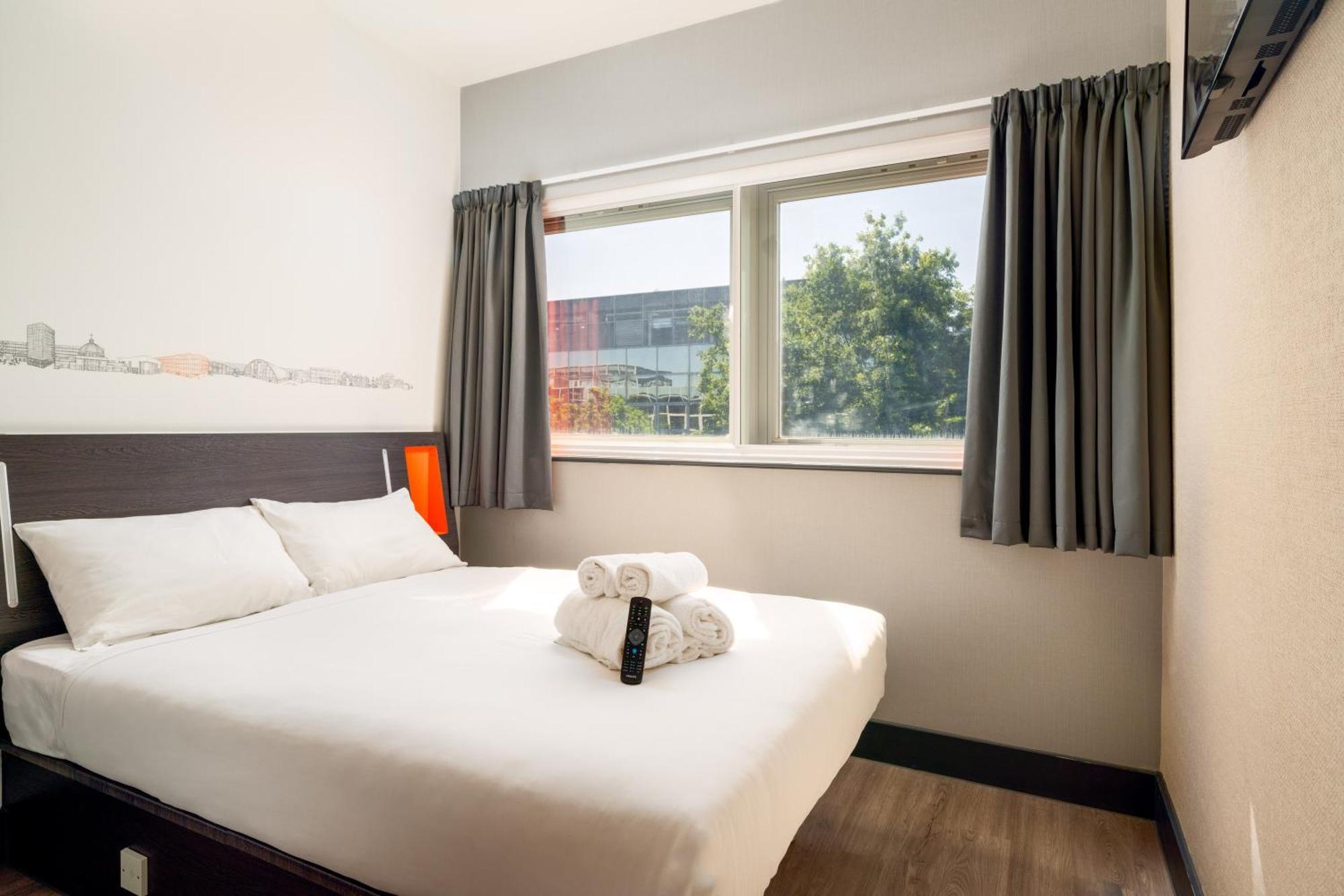 Easyhotel Milton Keynes Buitenkant foto