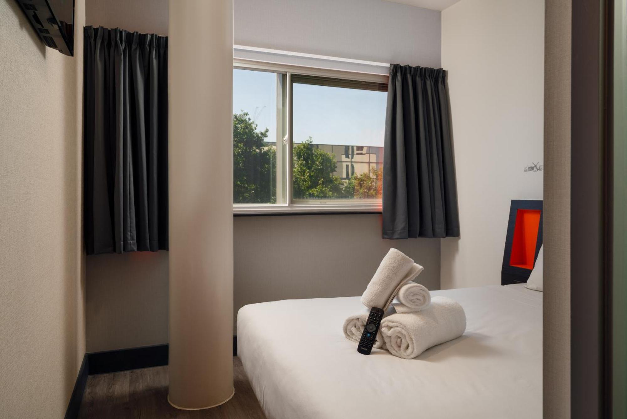 Easyhotel Milton Keynes Buitenkant foto
