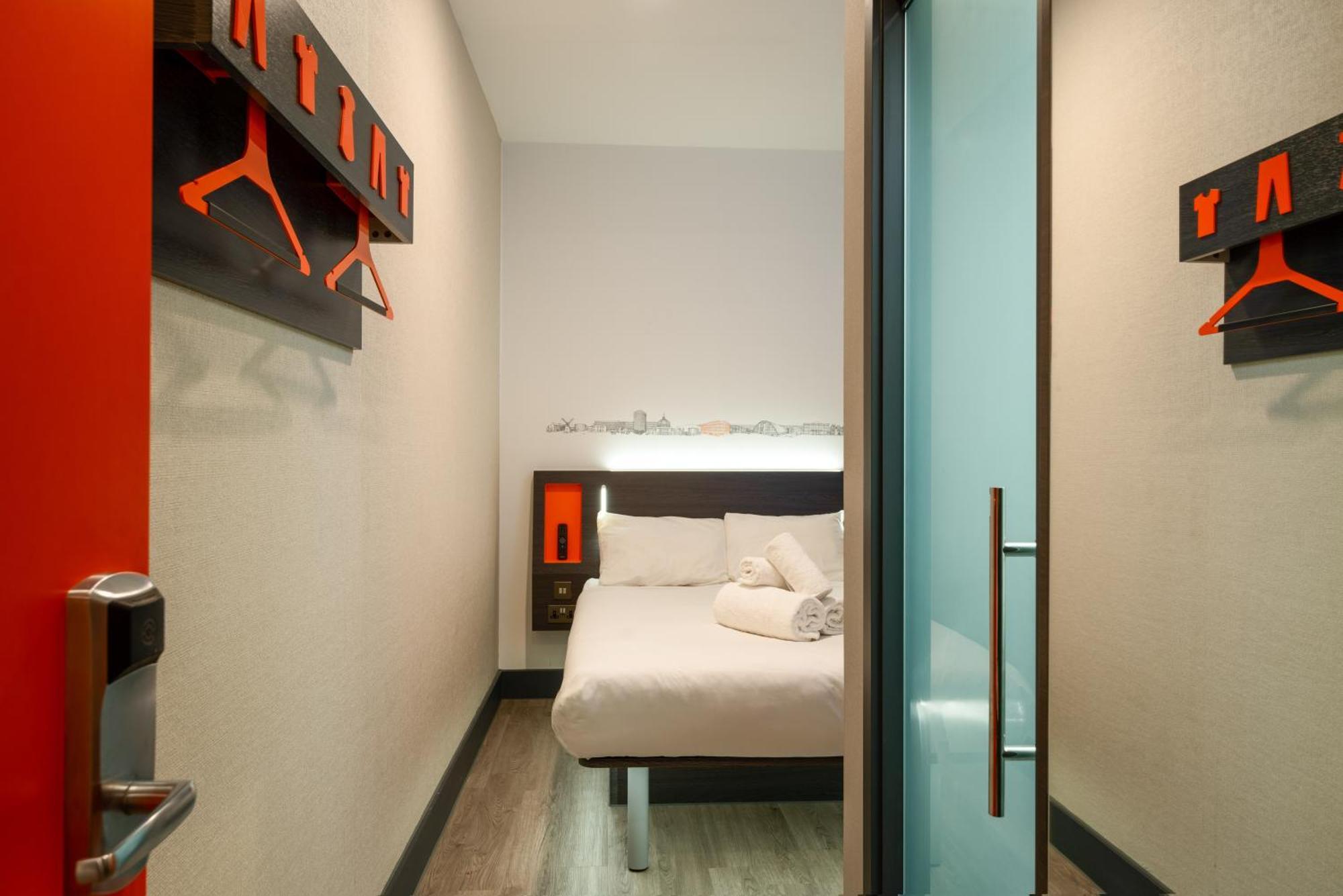 Easyhotel Milton Keynes Buitenkant foto