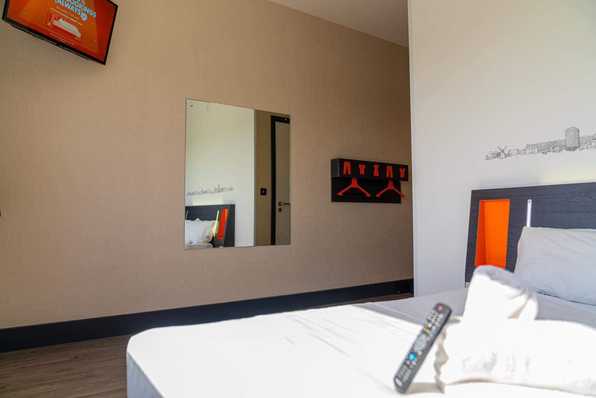 Easyhotel Milton Keynes Buitenkant foto