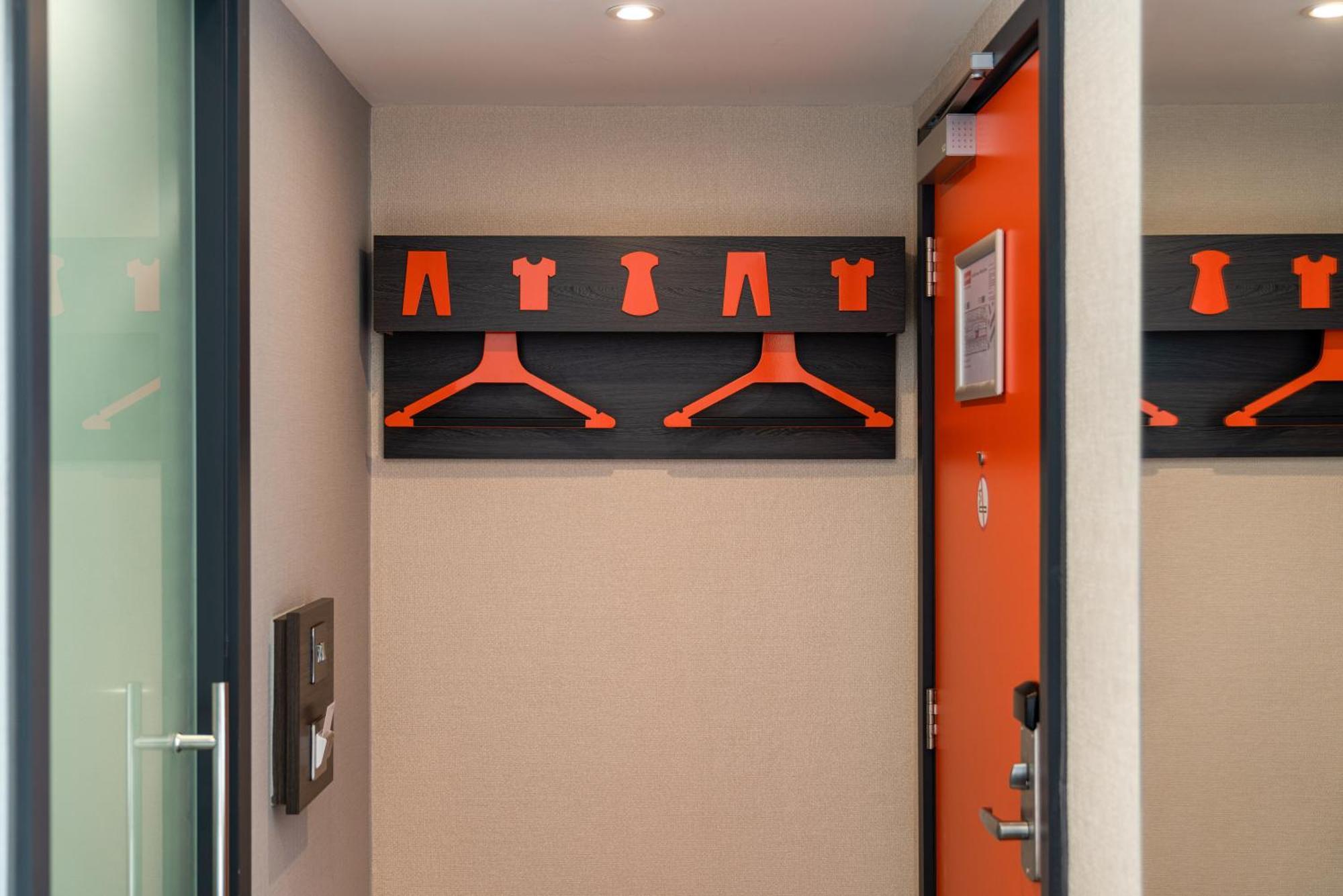 Easyhotel Milton Keynes Buitenkant foto