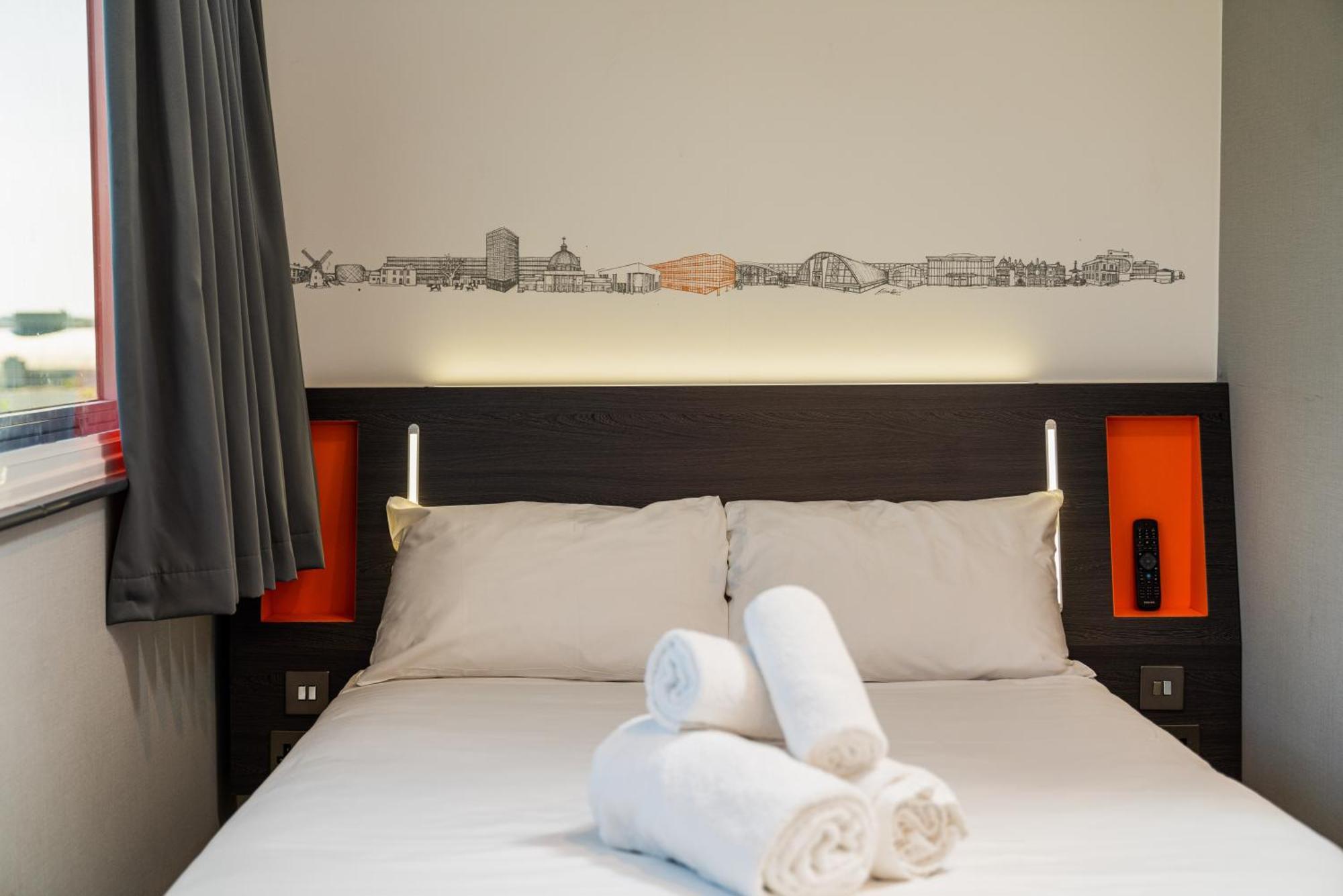 Easyhotel Milton Keynes Buitenkant foto
