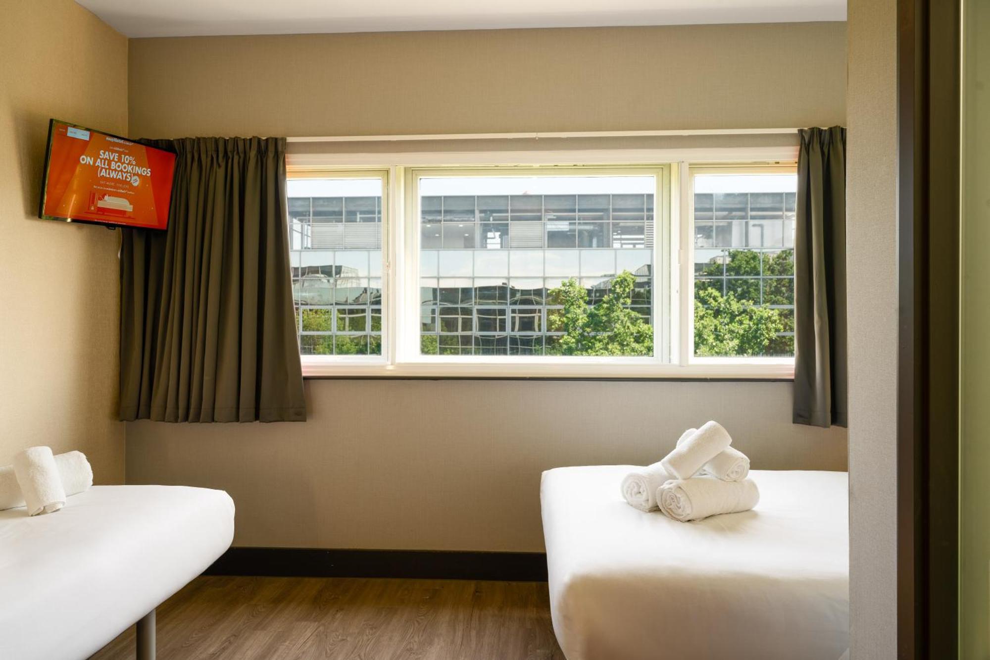 Easyhotel Milton Keynes Buitenkant foto