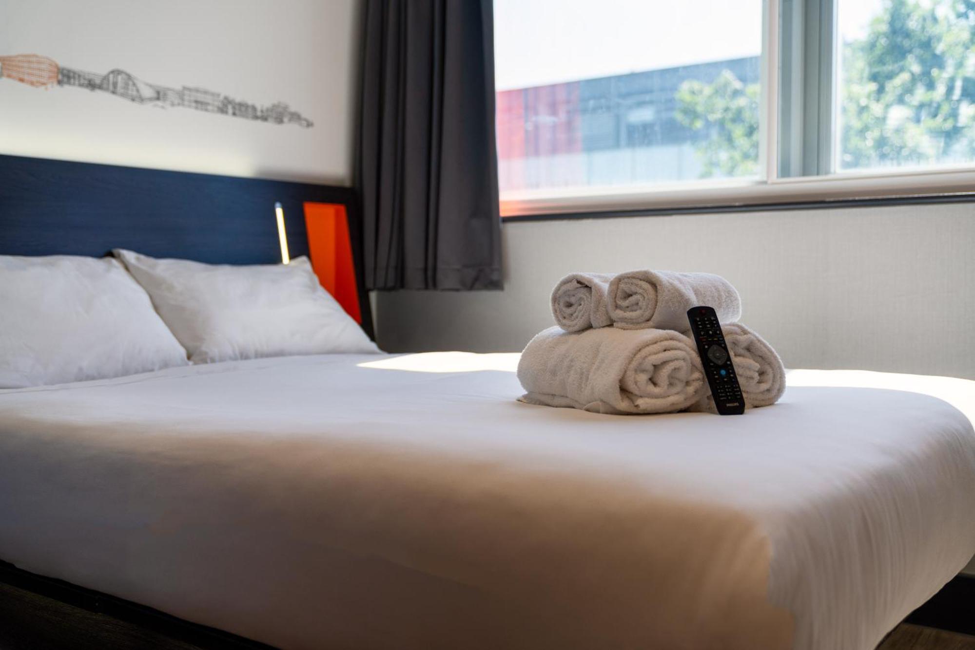 Easyhotel Milton Keynes Kamer foto