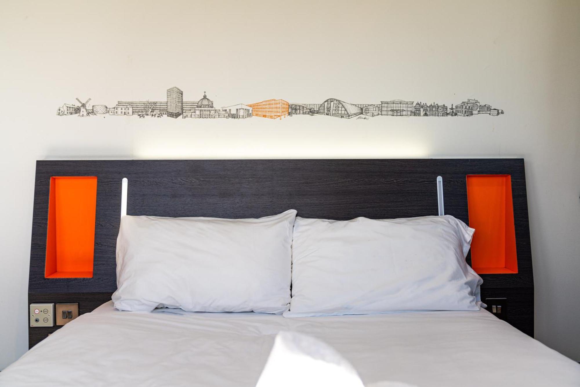 Easyhotel Milton Keynes Kamer foto