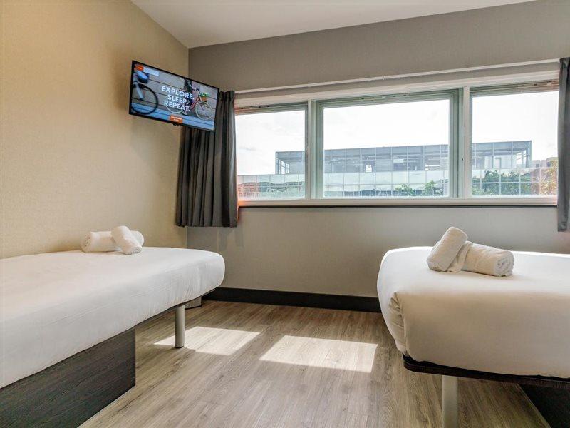 Easyhotel Milton Keynes Buitenkant foto